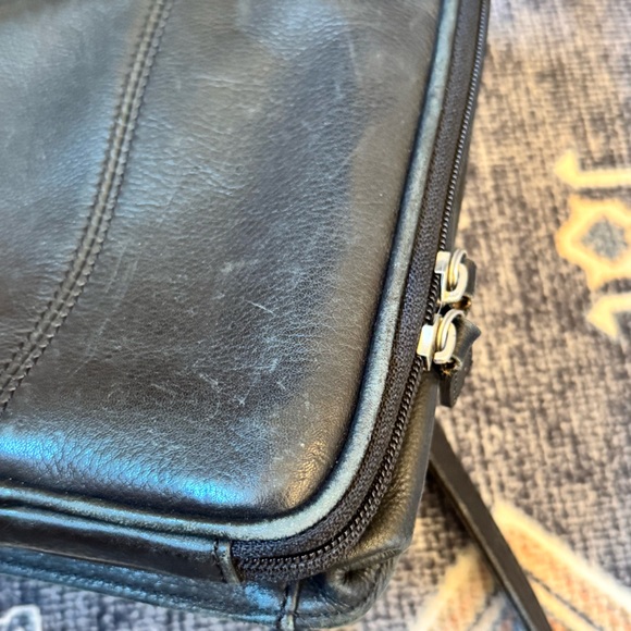 Vintage Fossil Women’s Black 100% Genuine Leather Crossbody Purse - Picture 13 of 16